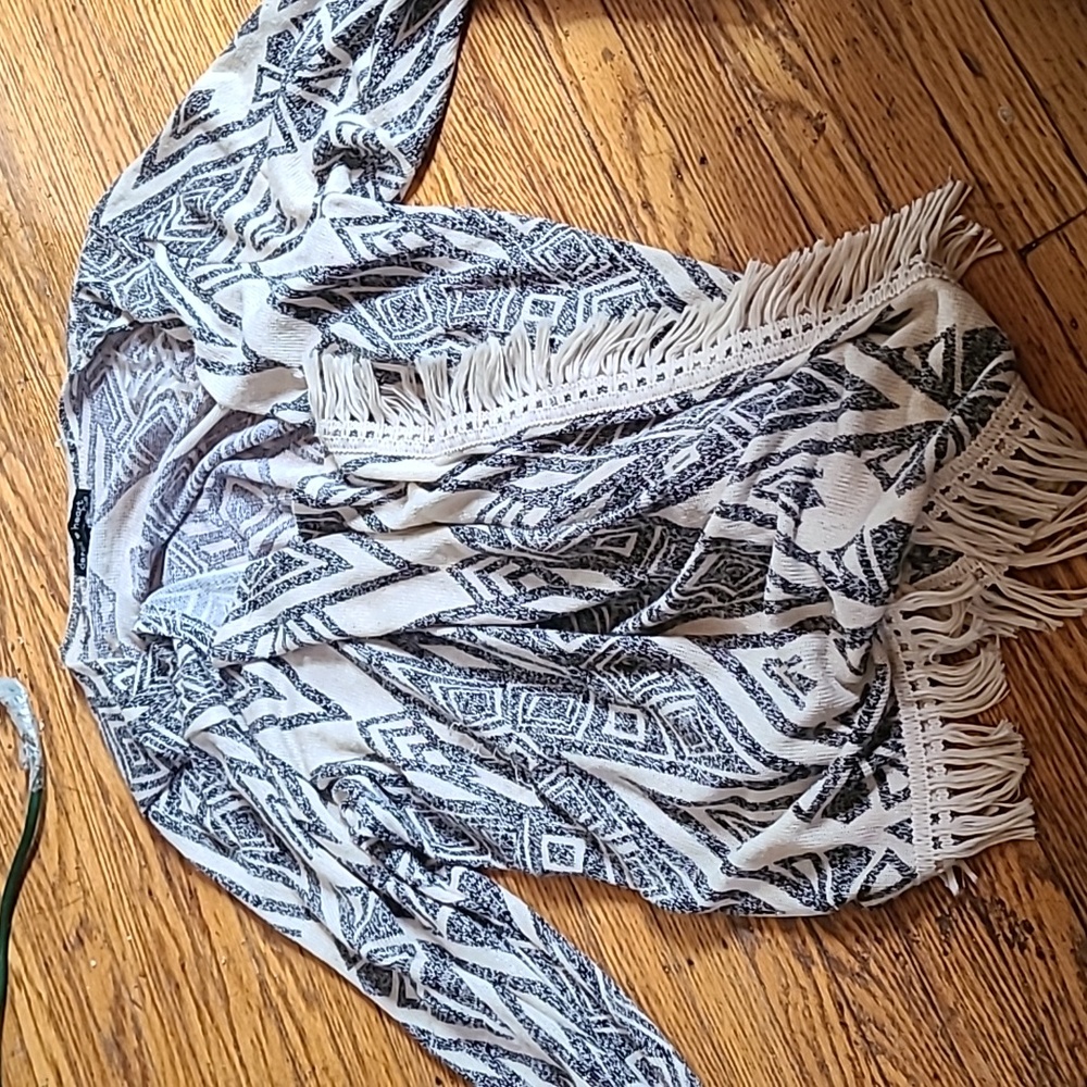 Derek Heart Plus tribal sweater throw